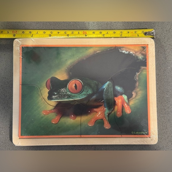 BRAND new in plastic | Lakeshore | Red eyed tree frog puzzle - Picture 2 of 3